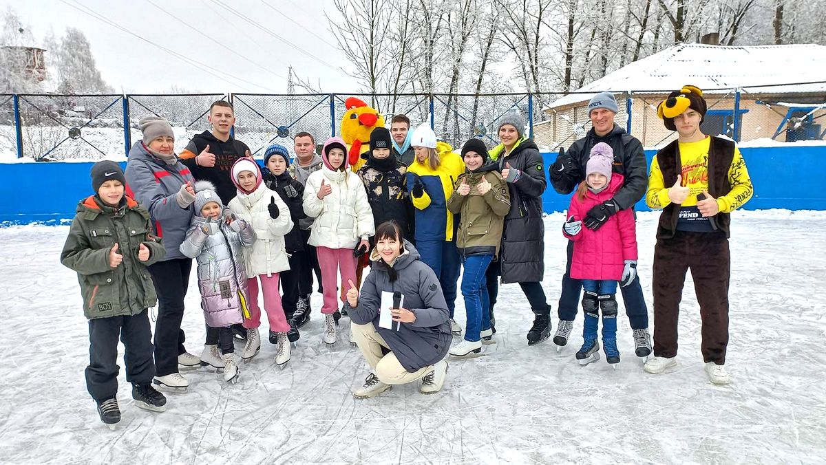 «Все на каток!»: уличная ZUMBA на коньках объединила жителей Полоцка