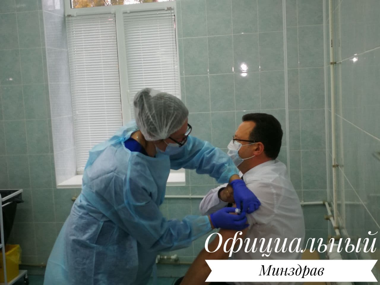 Пиневич привился вакциной "Спутник V" от РУП "Белмедпрепараты"