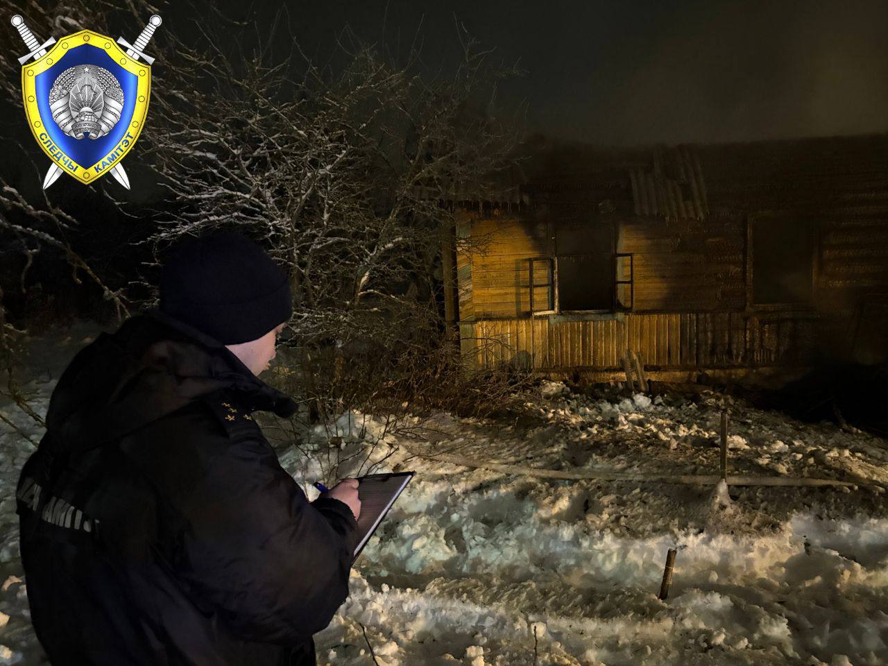 Следователи работают на месте пожара в Докшицком районе. Три человека погибли
