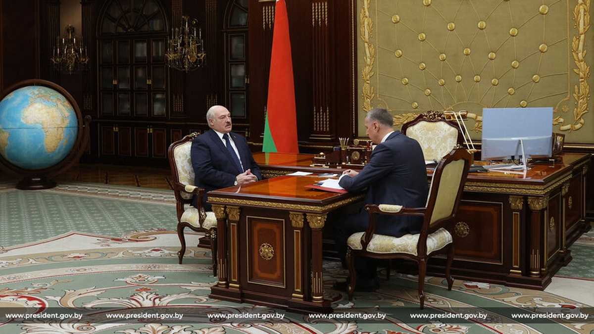 Александр Лукашенко принял с докладом посла Беларуси в России
