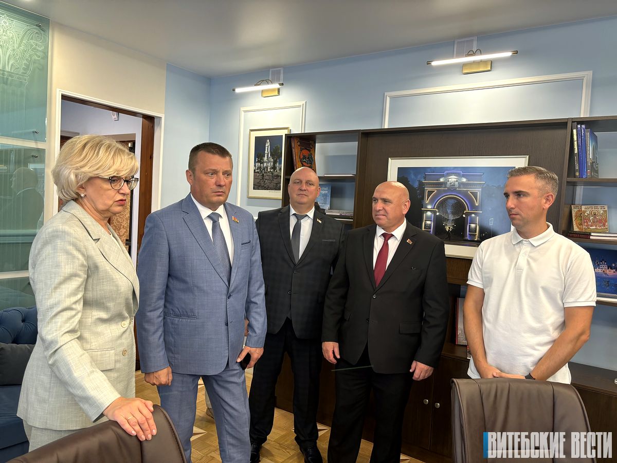 Фотофакт: Сергей Хоменко оценил подготовку к III Белорусско-Узбекскому женскому бизнес-форуму в Витебске