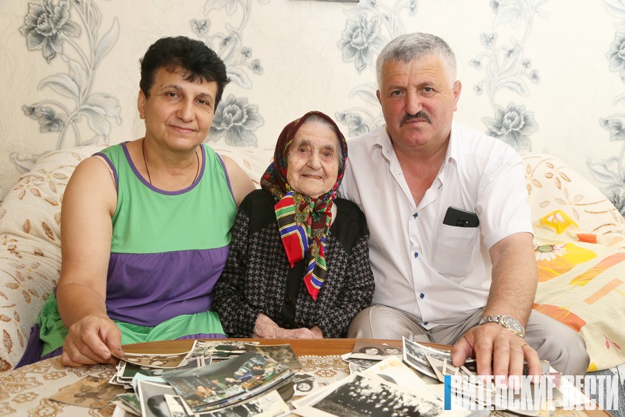 Столетняя Астихик Манджан из Лиозненского района знает, что нужно для долгой жизни, – радость!