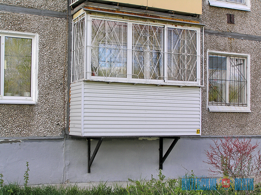 Пристроить балкон на первом этаже: как сделать это законно и какие трудности ожидают   