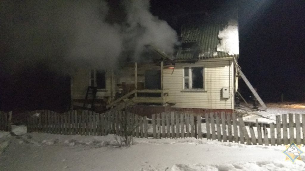 На пожаре в Глубокском районе погибли мать и сын