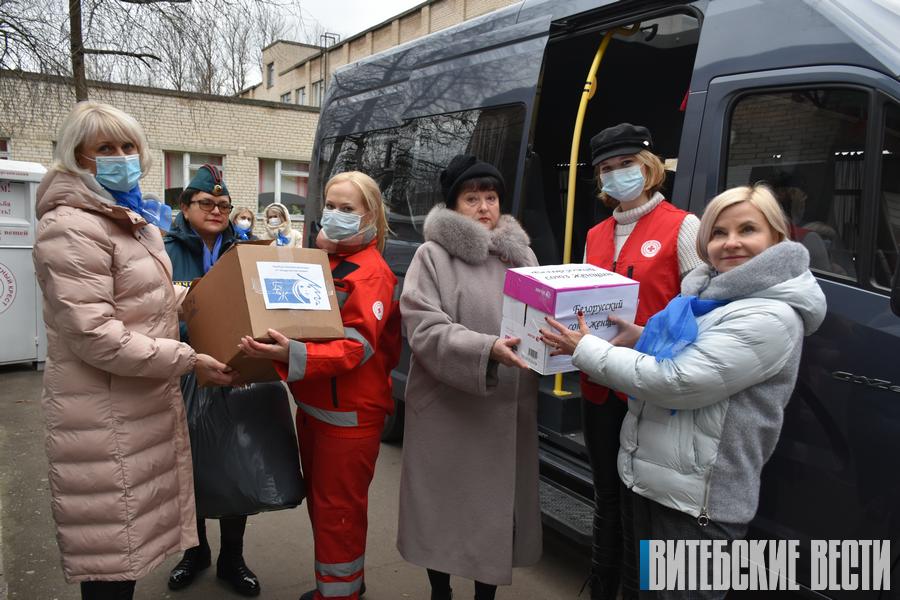 Гуманитарный груз для помощи беженцам готовится к отправке из Витебской области