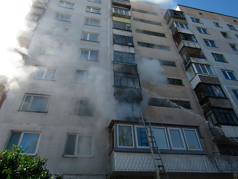 В одной из витебских многоэтажек загорелся балкон (+ФОТО)