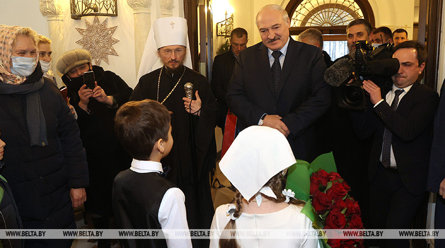 Александр Лукашенко зажег рождественскую свечу в храме Воздвижения Креста Господня