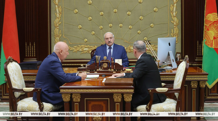 Лукашенко требует обеспечить нормальное функционирование транспортной отрасли, несмотря на санкции