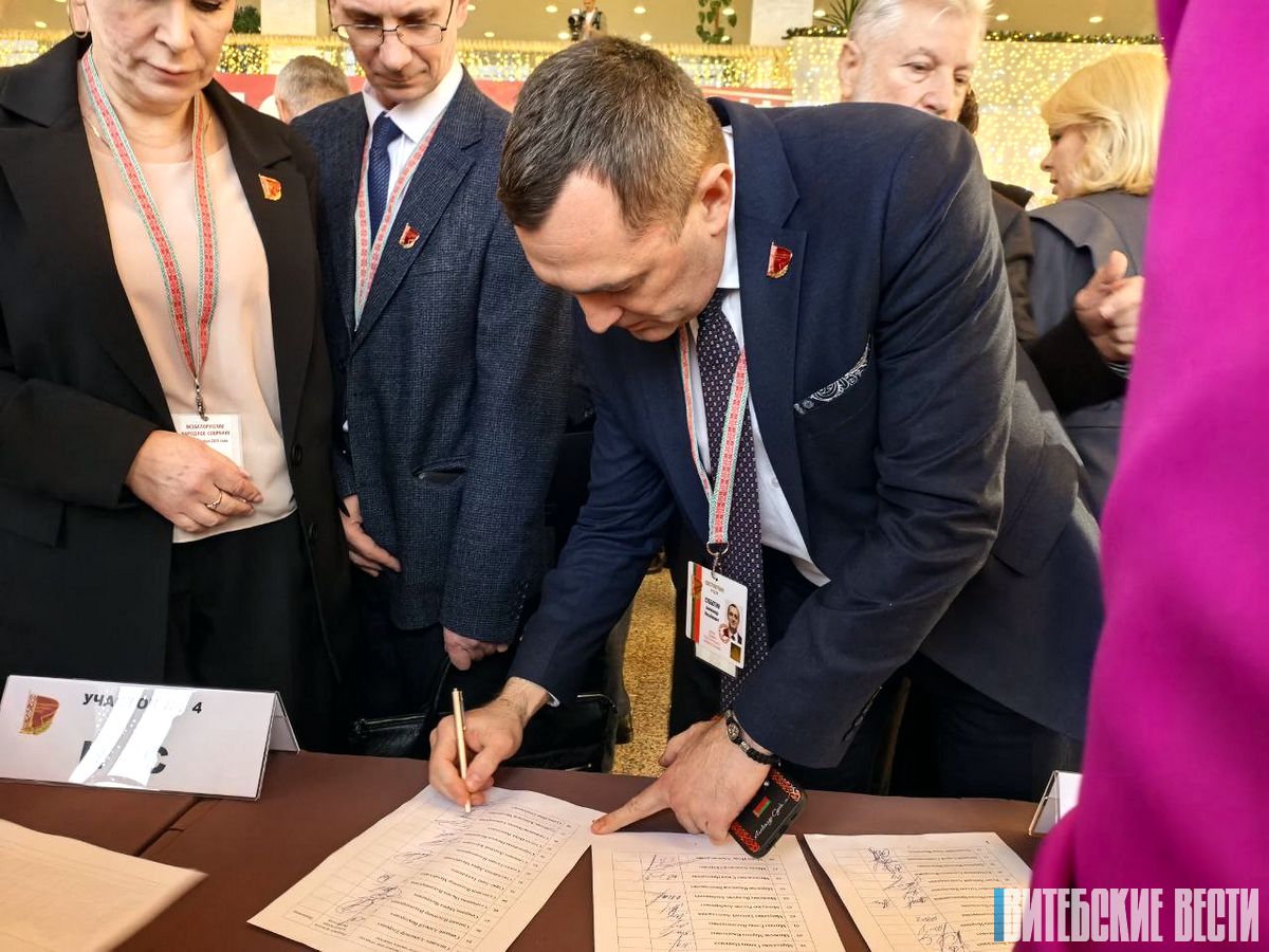 ФОТОФАКТ. На ВНС проходит тайное голосование за включение в состав президиума Алексея Кушнаренко