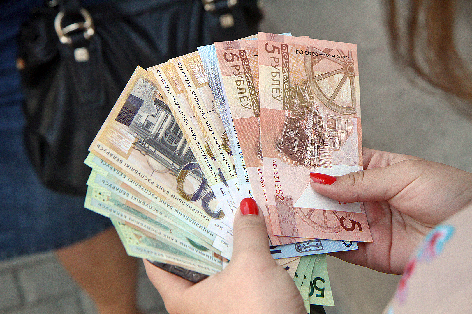 Заведующая мебельным магазином Витебска присваивала себе платежи по рассрочке