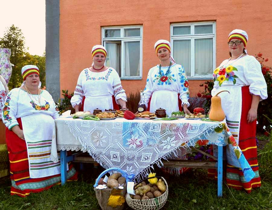 В формате телепрограммы «Вести» прошел праздник картофеля в Дубровенском районе