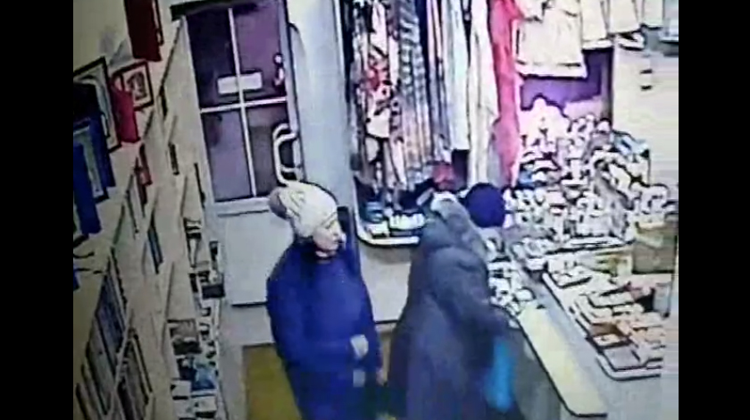 В Витебске женщина украла в церкви икону с подношениями