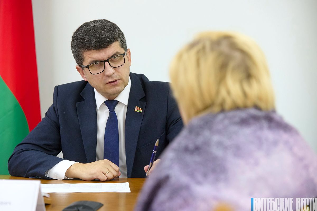 Сергей Левкович провел личный прием граждан в Витебске
