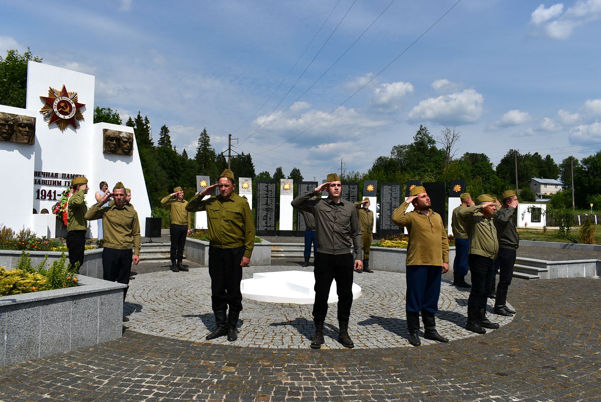 В Лиозно набирает обороты областной фестиваль самодеятельных поэтов и композиторов “Песні сунічных бароў”