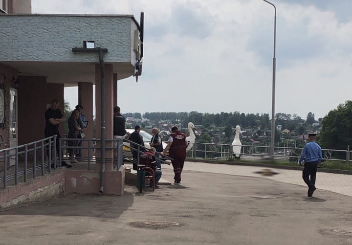 В Витебске мужчина упал с многоэтажки 