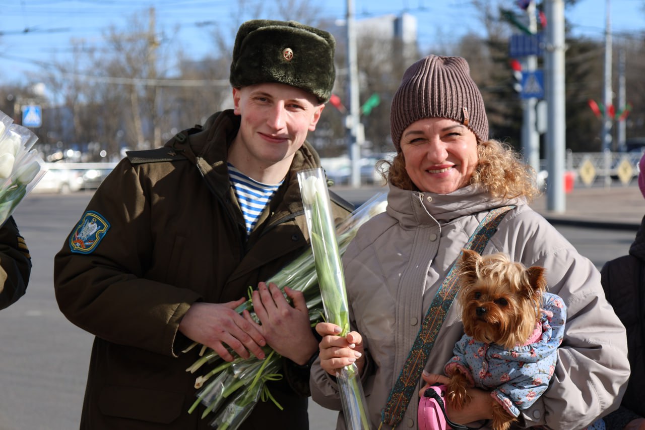 Витебские десантники дарят  весеннее настроение