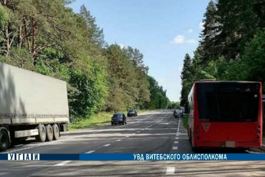 Пешеход попал под колеса автобуса в Полоцком районе