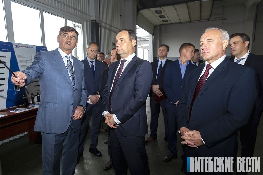 Премьер-министр Роман Головченко посетил витебские предприятия «Энергокомплект» и «КБ «Дисплей»