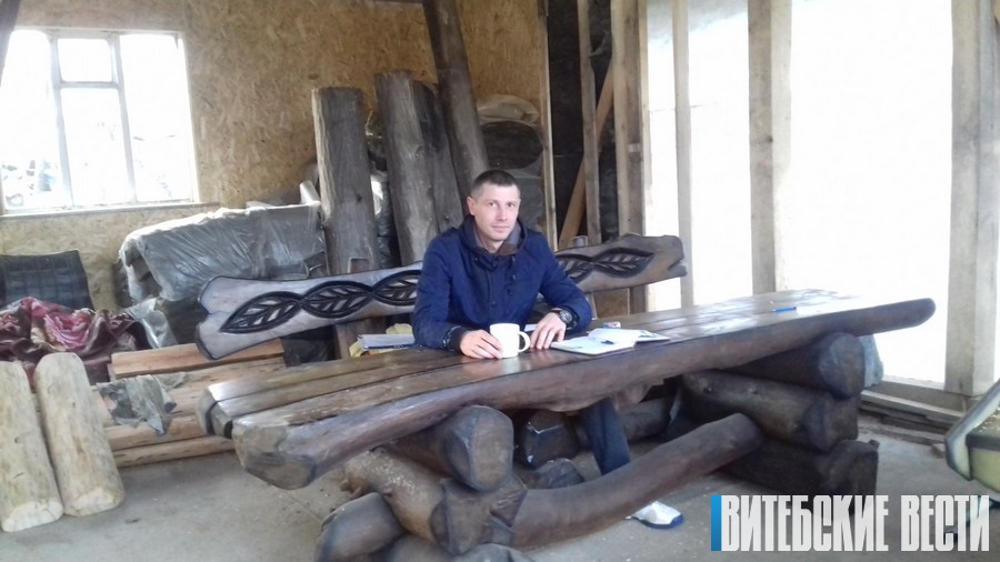 Добры рамеснік на жыццё заробіць, упэўнены малады майстар разьбы па дрэве з Паставаў Іван Андрушкевіч