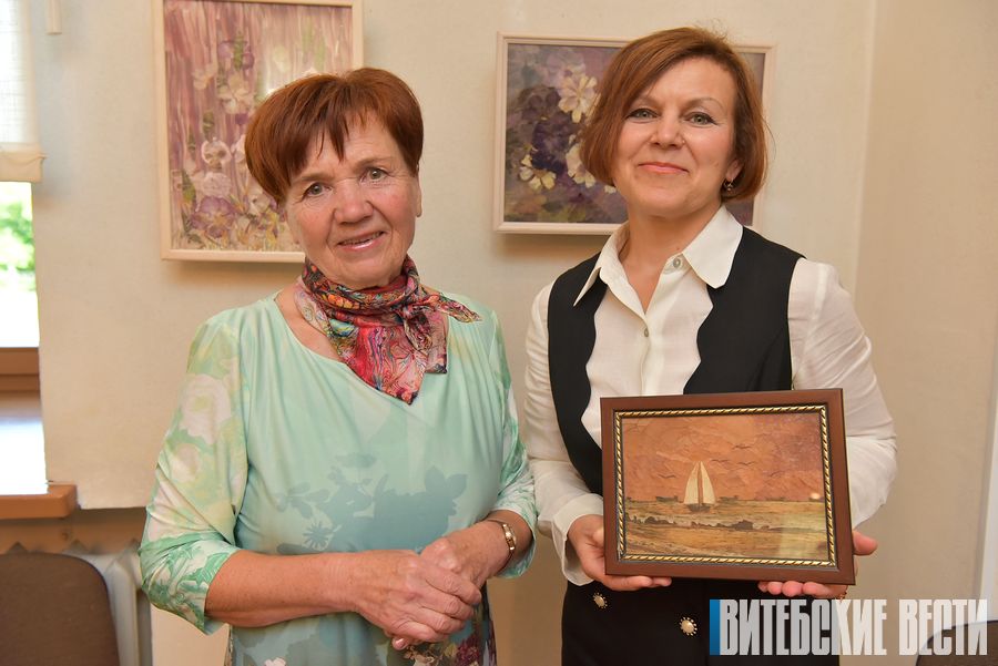 В Витебске открылась выставка мастериц народного клуба любителей флористики «Анюта»
