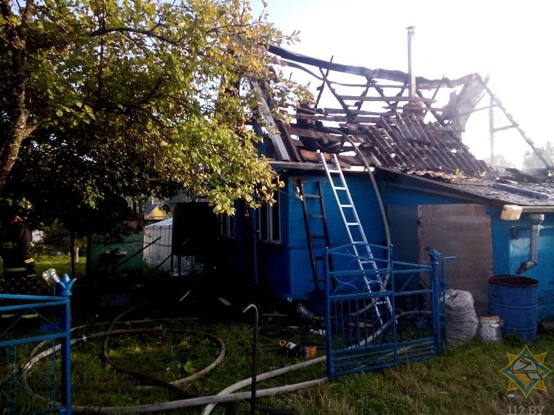 В Витебском районе горел частный дом одинокой пенсионерки