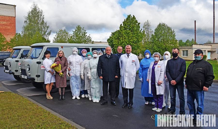 Два автомобиля медицинской помощи передали Глубокской районной больнице