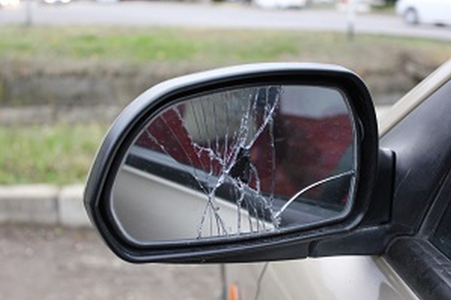 В Витебске задержали хулигана, который разбил 5 автомобилей