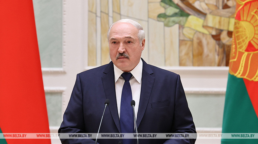 Лукашенко: никого не заставляю, не тащу в свою сторону, хотите - вставайте рядом