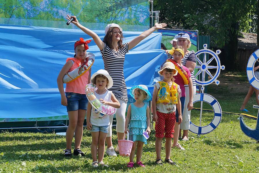Необычные рачьи забеги устроили на веселом празднике «Звени волна озерная» в Полоцком районе
