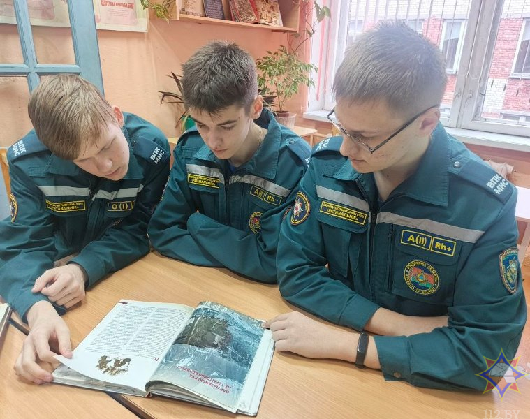 Хранители пламени памяти. Воспитанники клуба «Спасатель» возвращает имена героев-огнеборцев Витебщины