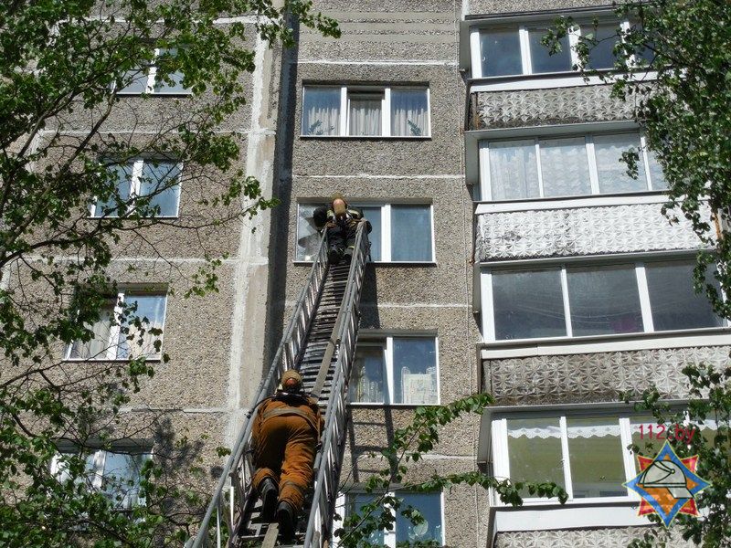 В Полоцке на пожаре спасатели эвакуировали 22 человека