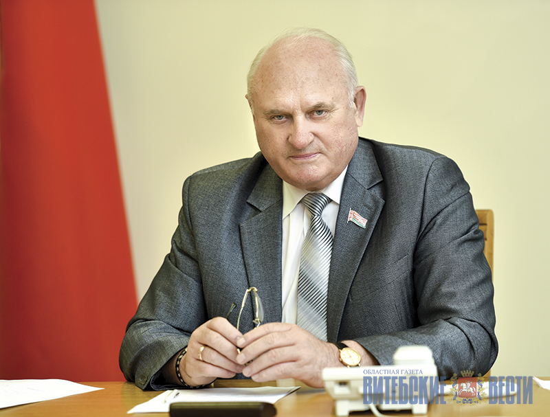«Прямую линию» провел с жителями Витебской области член Президиума Совета Республики Национального собрания Республики Беларусь Александр Попков 