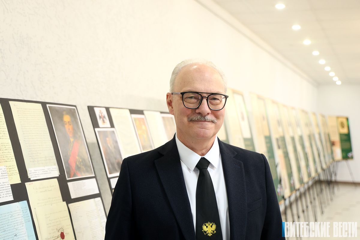 Руководитель отделения Посольства России в Витебске Игорь Демяненко поздравляет жителей региона с Днем Независимости