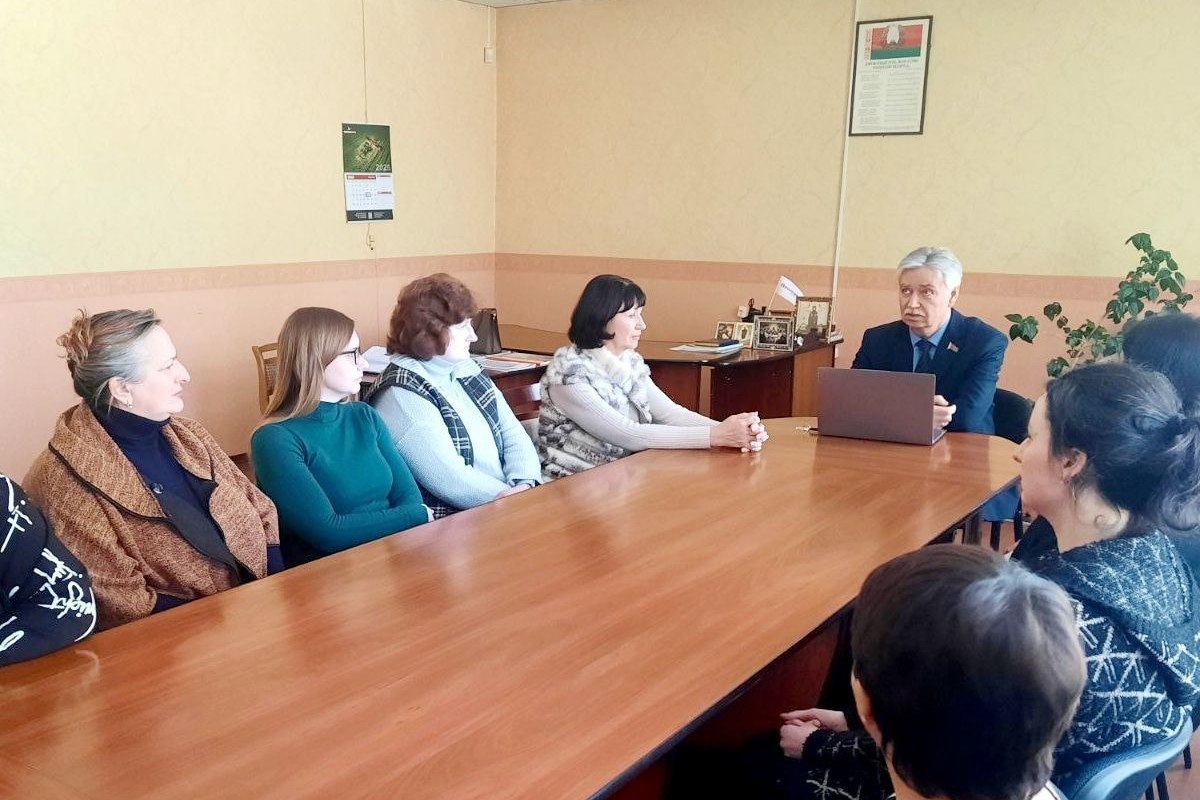 В рамках единого дня информирования Александр Стома встретился с коллективом ОАО «Кушлики»