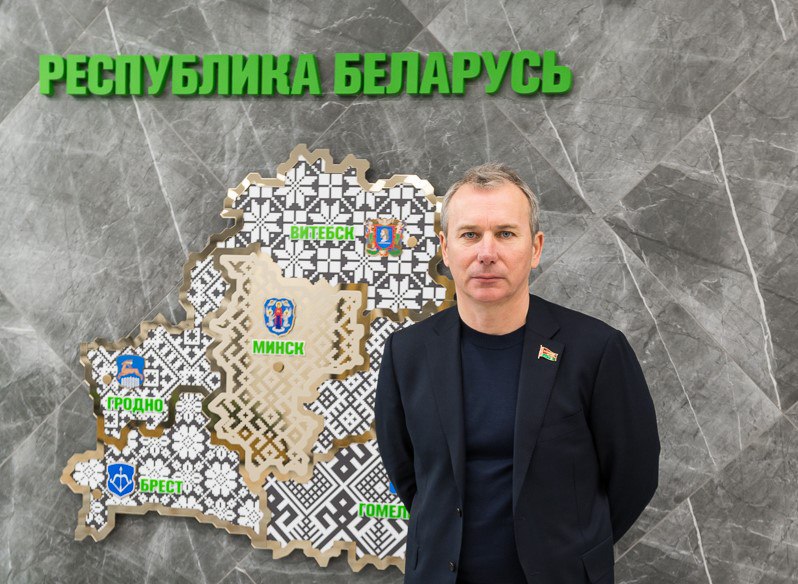 Виктор Азарёнок: "Александр Лукашенко - Президент, которому белорусский народ безоговорочно доверяет"