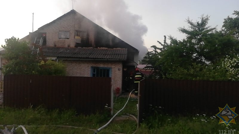В деревне Вороны под Витебской горел многоквартирный дом