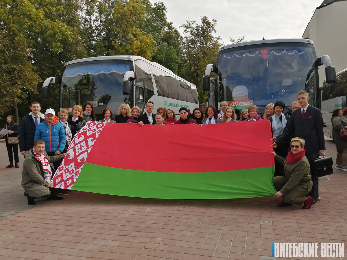 Около 400 человек направились из Витебской области в Минск на патриотический форум, посвященный Дню народного единства