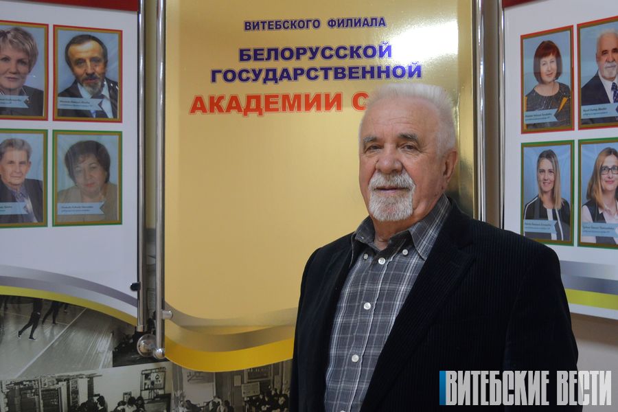 Виктор Карлов полвека трудится в Витебском филиале БГАС, занимается общественной деятельностью и разводит розы