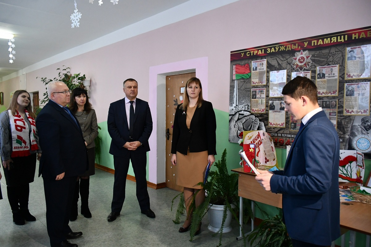 Бычихинской средней школе Городокского района присвоили  имя Героя Советского Союза капитана Ивана Антонова