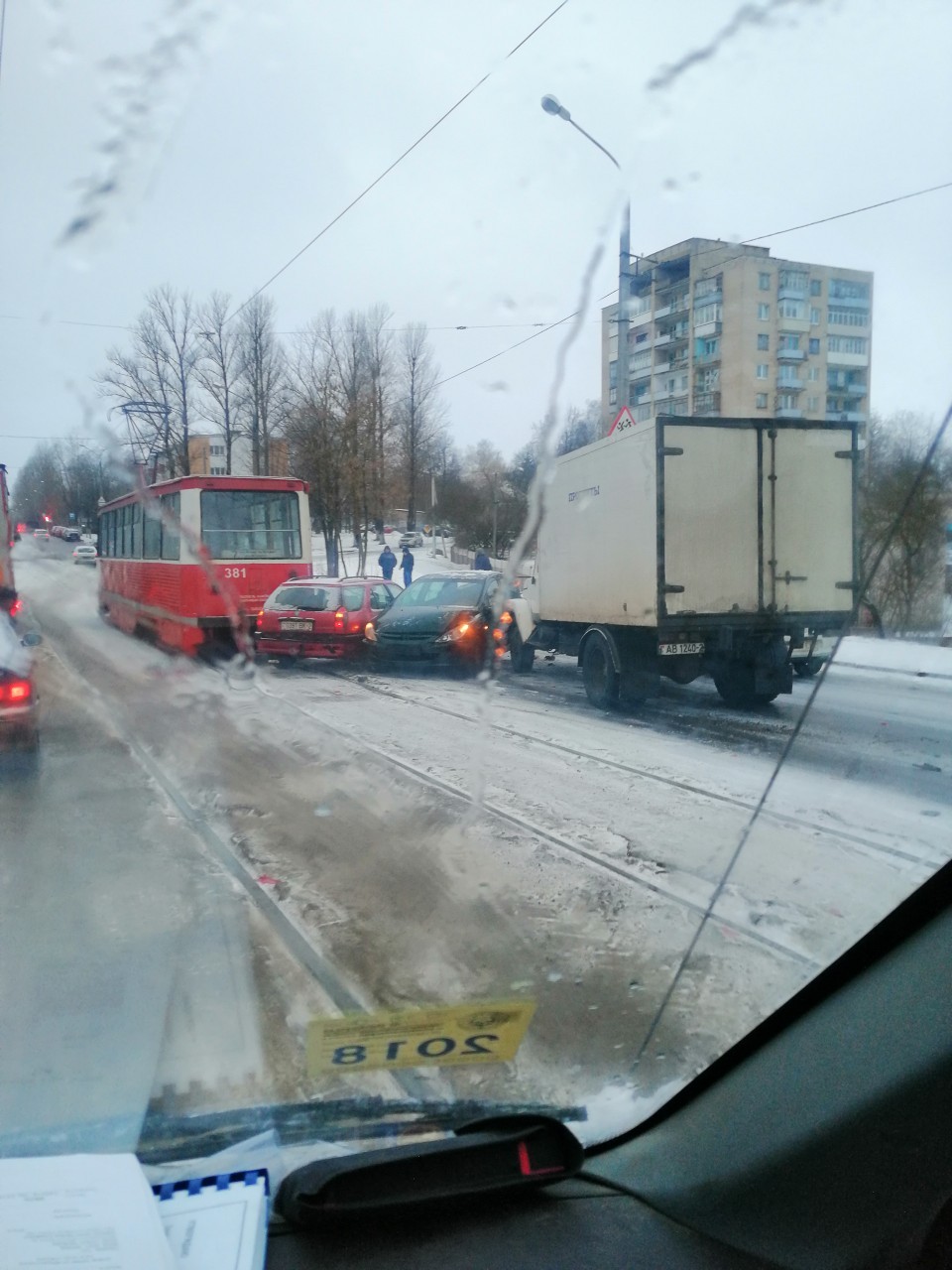 Из-за гололеда в Витебске произошли массовые ДТП с участием общественного транспорта