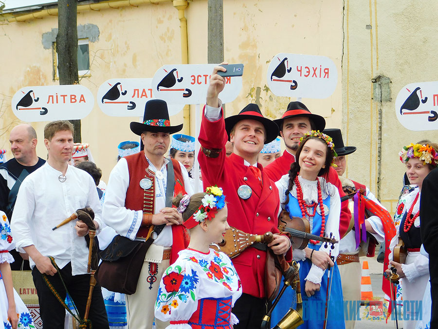 Шэсце дудароў і імправізаваныя канцэрты. У Глыбокім адбыўся першы фестываль “Дударскі рэй” (+ФОТА)