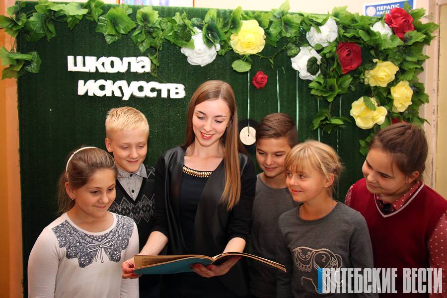 Семья рок-баяниста и певицы с особым мастерством преподает музыку в детской школе искусств в Докшицах