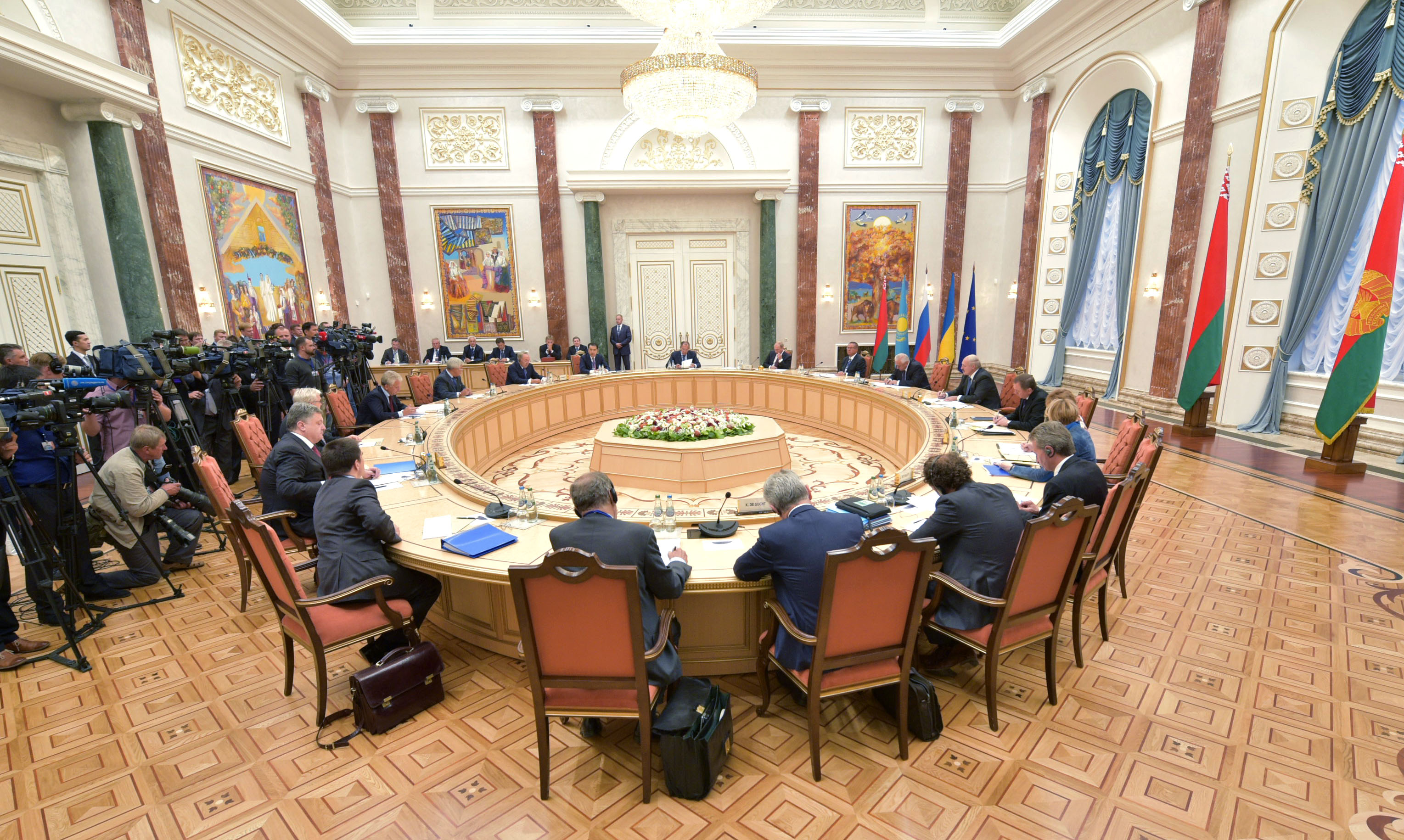 Очередной раунд переговоров по урегулированию ситуации на востоке Украины начался в Минске