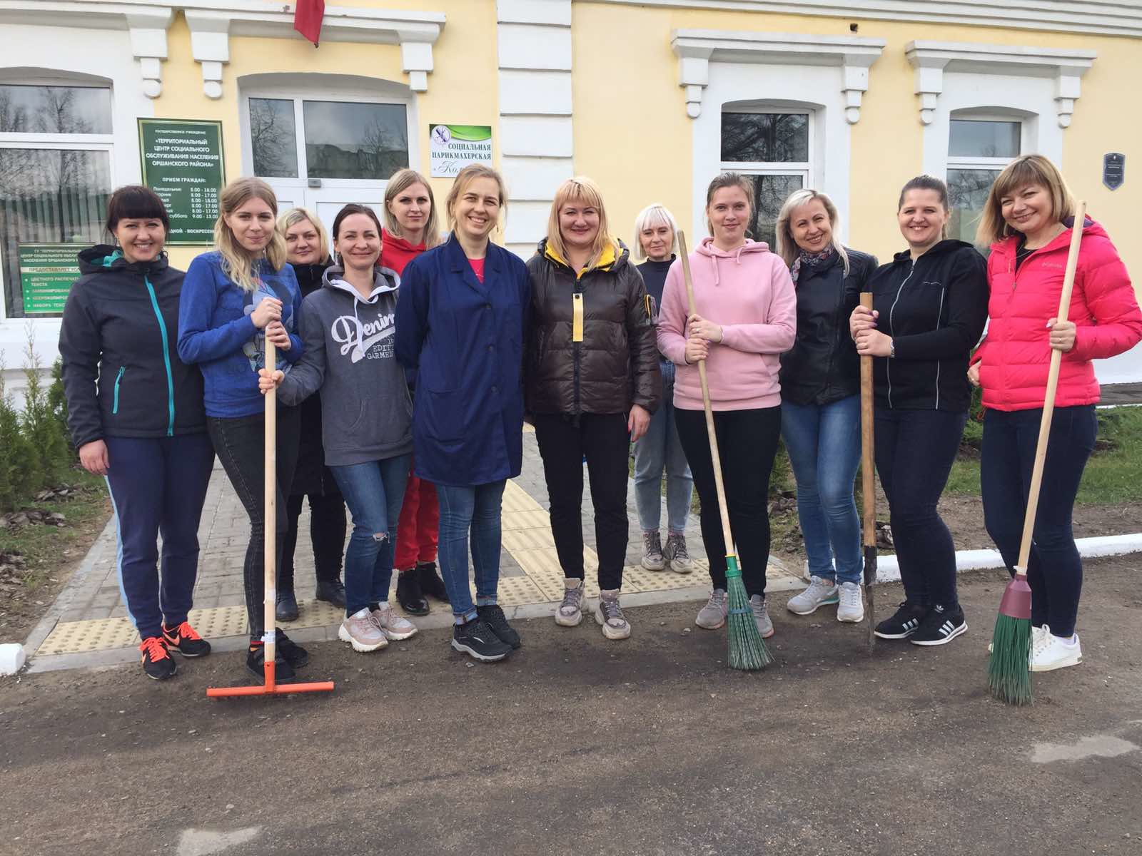 Активное участие в республиканском субботнике приняли сотрудники и проживающие домов-интернатов Витебской области