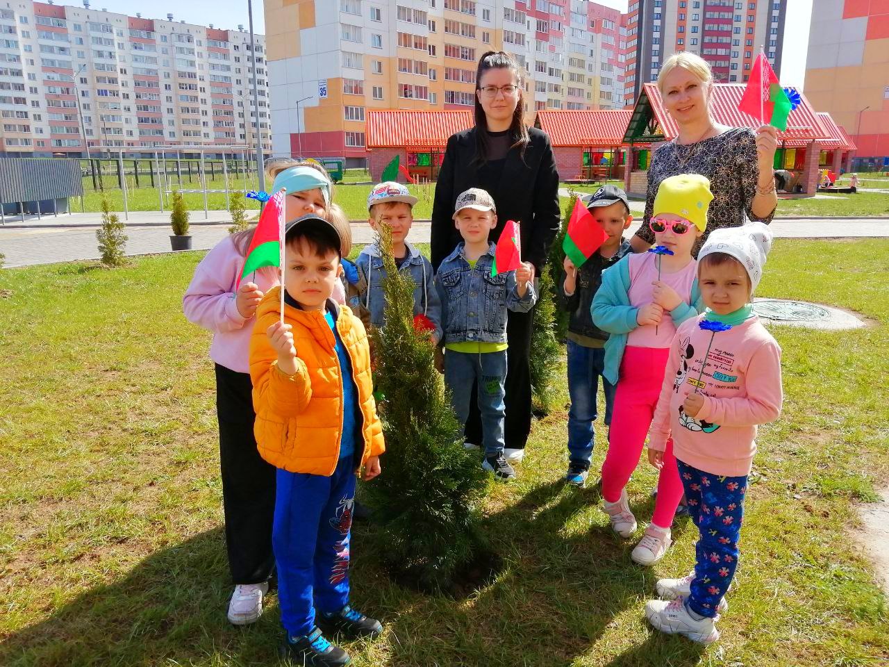 Аллея выпускников появилась в начальной школы № 48 Витебска