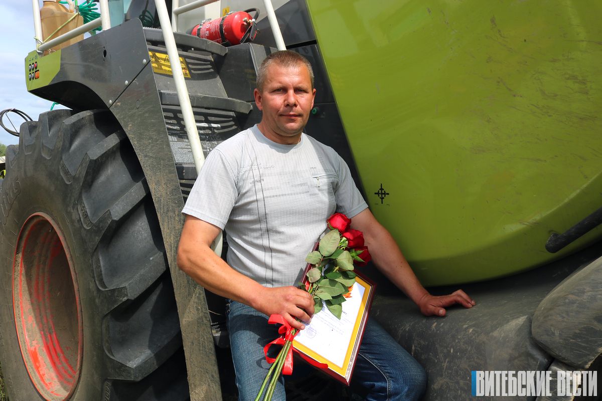 Потомственный хлебороб из Поставского района Юрий Гвоздов не один год лидирует в области на заготовке кормов