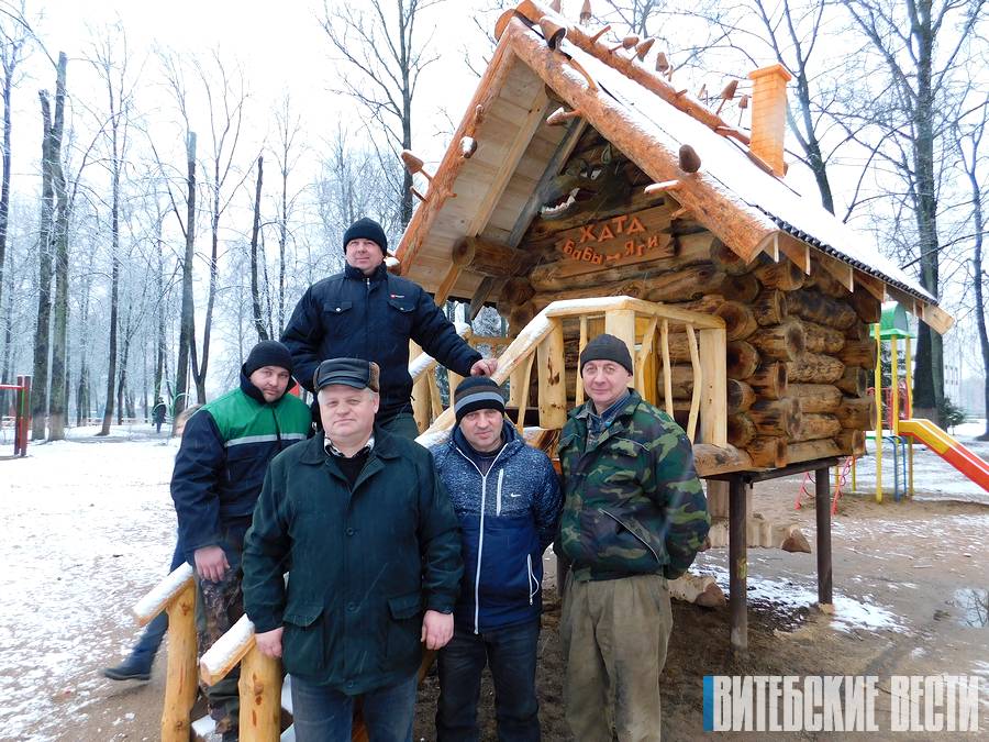 От монастырской купели до хаты Бабы Яги: богушевское ЧПТУП «ВудФрам» удивляет многообразием деревянных строений