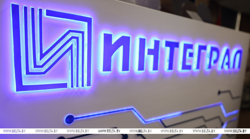 Лукашенко посещает ОАО "ИНТЕГРАЛ" и знакомится с развитием отечественной микроэлектроники