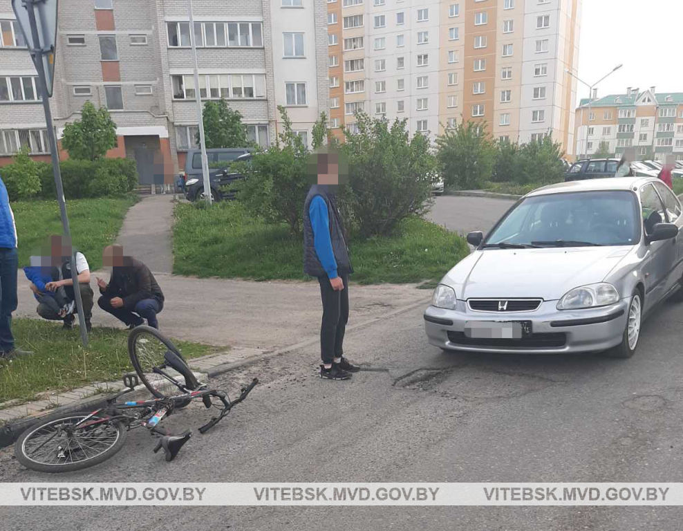 В Витебске легковушка сбила 13-летнюю велосипедистку