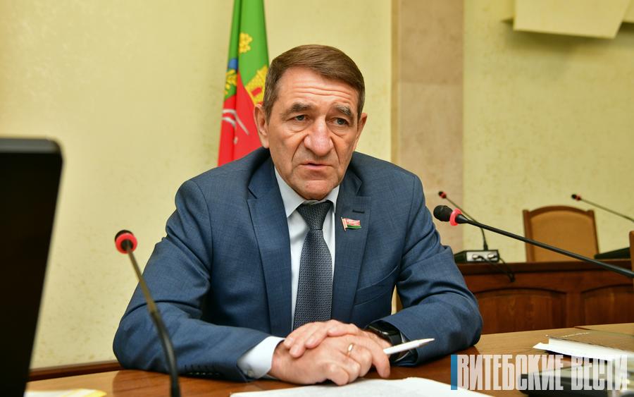 Дополнительная пенсия и пособия по уходу: Александр Христофоров провел «прямую линию» с жителями Витебской области